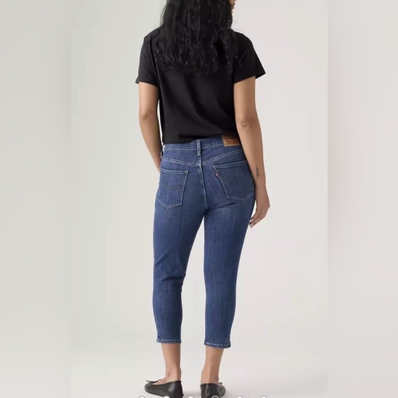 Levi's Denim 311 Shaping Capri - Picture 2 of 3